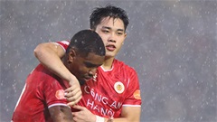  Đình Bắc chấn thương mắt cá, lý giải vụ tranh cãi đá phạt đền với Alan