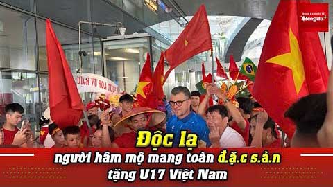Độc lạ: Người hâm mộ mang toàn đặc sản tặng U17 Việt Nam trong ngày trở về