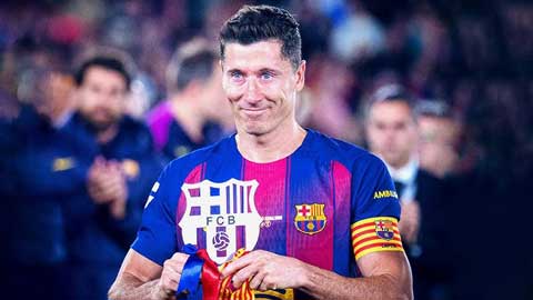 Lewandowski chia tay Barca trong nước mắt, cả sân Nou Camp đứng dậy tri ân