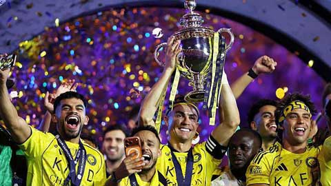 Ronaldo vỡ òa vui sướng, gõ trống ăn mừng chức vô địch cùng Al Nassr