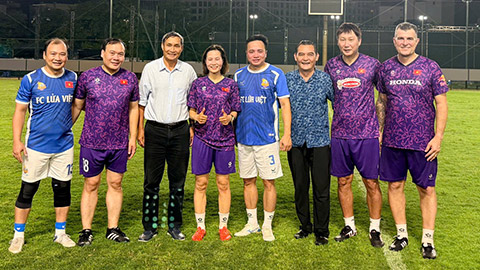 HLV Kim Sang Sik, Cristiano Roland làm đồng đội trong trận giao hữu đặc biệt