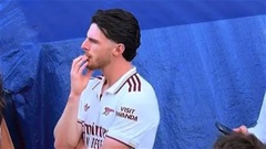 Declan Rice  buồn bã khi West Ham xuống hạng