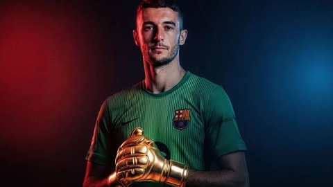 Joan Garcia sánh ngang các tượng đài của Barca