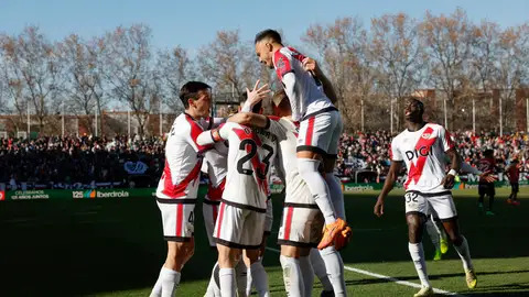 Khi Rayo Vallecano mang tinh thần khu phố ra chung kết châu Âu