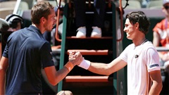Daniil Medvedev thua sốc ở trận mở màn Roland Garros 2026