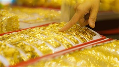 Giá vàng, tỷ giá ngoại tệ chiều 27/5: Vàng trong nước giảm gần 1 triệu đồng/lượng
