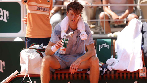 Jannik Sinner gục ngã khó tin ở Roland Garros