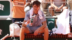 Jannik Sinner gục ngã khó tin ở Roland Garros
