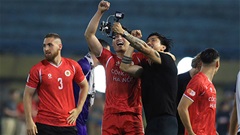CAHN ‘chơi lớn’ trong ngày nhận cúp vô địch V.League
