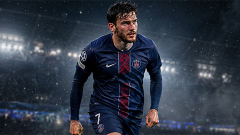 Khvicha Kvaratskhelia đưa PSG đến đỉnh châu Âu với đôi chân tứa máu