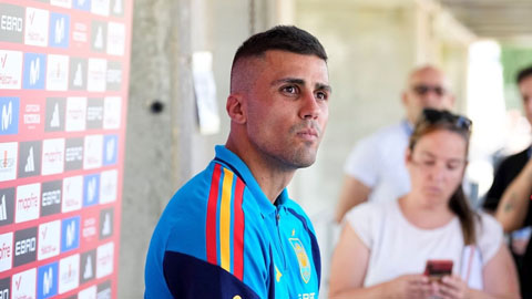 Man City và Real Madrid hồi hộp chờ Rodri 