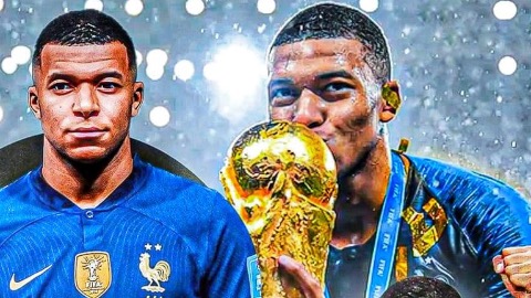 Kylian Mbappe đã ôm Cúp Vàng đi ngủ