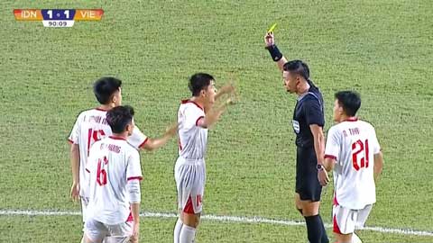 Cận cảnh tình huống thổi pen đầy tranh cãi khiến U19 Việt Nam thua U19 Indonesia