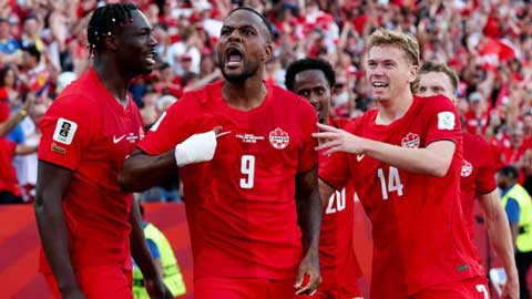 Chỉ sau 121 giây vào sân, Larin khiến CĐV Canada vỡ òa với bàn thắng gỡ hòa 1-1