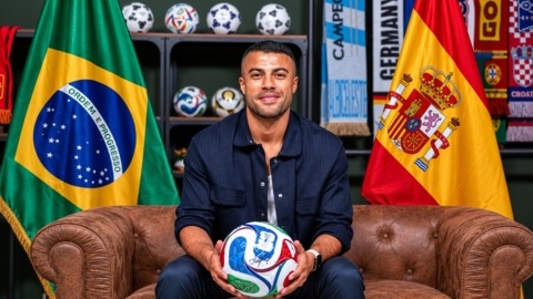 Rafinha: 'Nếu Brazil gặp Tây Ban Nha ở chung kết, nhà tôi chắc sẽ loạn mất'