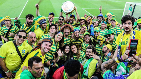 CĐV Brazil gây tranh cãi, công khai hạ thấp Messi và Ronaldo 