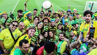 CĐV Brazil gây tranh cãi, công khai hạ thấp Messi và Ronaldo 
