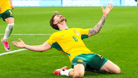 Australia dạy người Ý cách phòng ngự