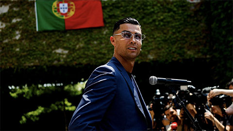 Cristiano Ronaldo lộ phụ kiện đắt tiền