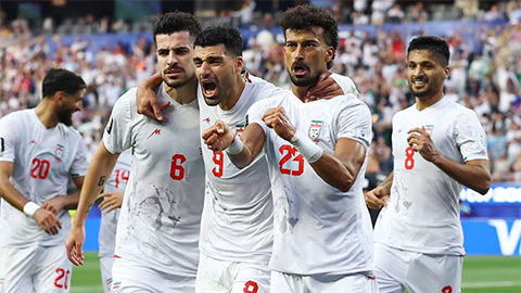 ĐT Iran thi đấu với cái đầu nặng trịch