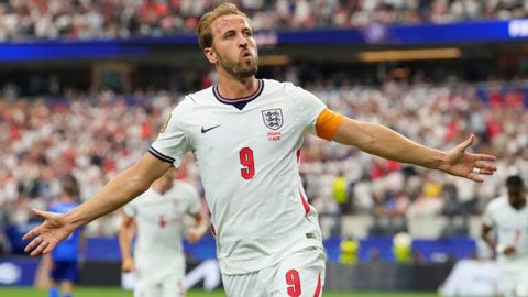 Kane bật nhảy đánh đầu dũng mãnh ghi bàn vào lưới Croatia