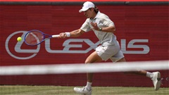 Hạt giống số 1 De Minaur vào tứ kết Queen's Club