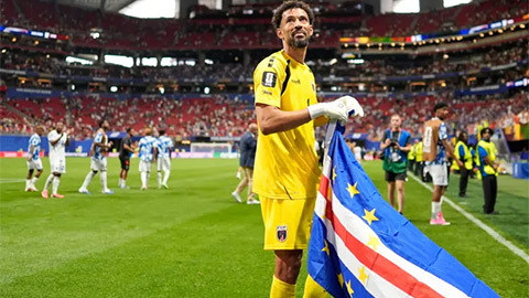 Messi gọi lớn nhưng Ronaldo câm lặng