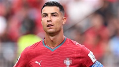Ronaldo lầm lũi bỏ vào đường hầm, bị Henry 'bắt trúng bệnh'