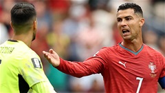 Chị gái Ronaldo 'thả tim' bài viết công kích Bruno Fernandes