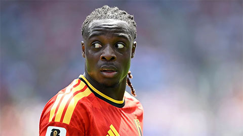 Jeremy Doku gây tranh cãi về việc rời World Cup về chăm vợ đẻ