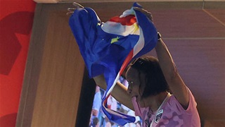 Mẹ thủ môn Vozinha nhảy cẫng khi Cape Verde cầm hòa Uruguay