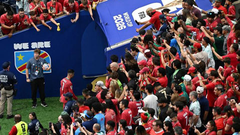 CĐV Bồ Đào Nha xếp hàng dài cả tiếng chờ Idol và hô vang tên Ronaldo