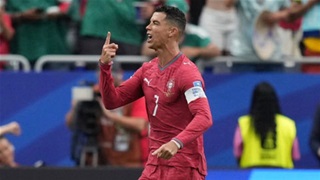 Ronaldo từ tâm điểm chỉ trích đến người hùng World Cup chỉ sau 6 phút