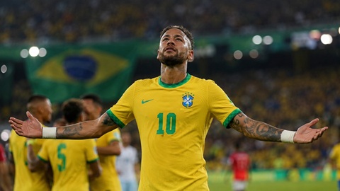 Neymar đuổi kịp Pele