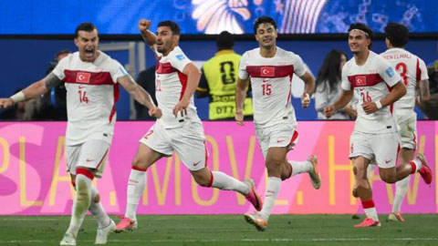 Vỡ òa bàn thắng giúp Thổ Nhĩ Kỳ thắng 3-2 trước Mỹ dù đã sớm bị loại