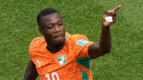 Sao Bờ Biển Ngà lập cú đúp, giúp đội nhà lần đầu tiên vào vòng knock-out World Cup