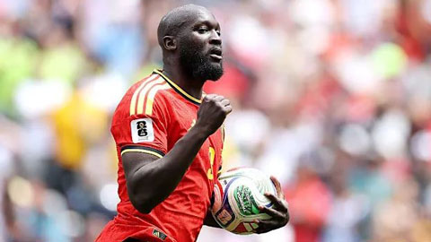 Chỉ ít giây sau khi vào sân, Lukaku đánh đầu ấn định tỷ số 4-1 cho Bỉ