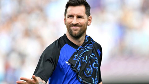 Messi khởi động thôi cũng được đàn em bảo vệ