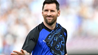 Messi khởi động thôi cũng được đàn em bảo vệ