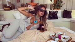 Fan nữ sexy của Brazil gây sốt sau chiến thắng trước Nhật Bản