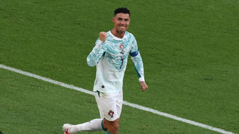 Ronaldo phá bỏ 'lời nguyền' World Cup suốt gần 2 thập kỷ