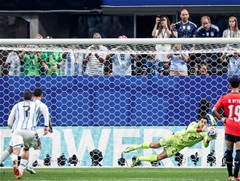 Trực tiếp Argentina 0-1 Ai Cập: Messi đá phạt trúng cột dọc