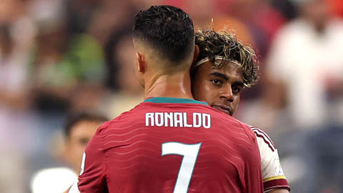 Cái ôm của Yamal cho Ronaldo gây xúc động