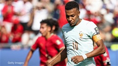 Mbappe gục ngã trên chấm 11m trước “người nhện” Bounou