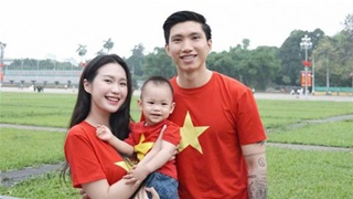 'Ca sĩ Đoàn Văn Lúa' con trai Đoàn Văn Hậu nghêu ngao hát cực đáng yêu