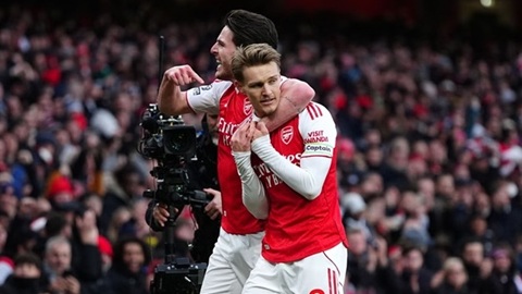 Declan Rice và Martin Odegaard trở mặt thành thù 