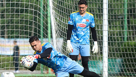 Văn Lâm nói về cuộc cạnh tranh với Lê Giang Patrik ở AFF Cup