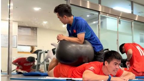Duy Mạnh tập hồi phục với cường độ cao
