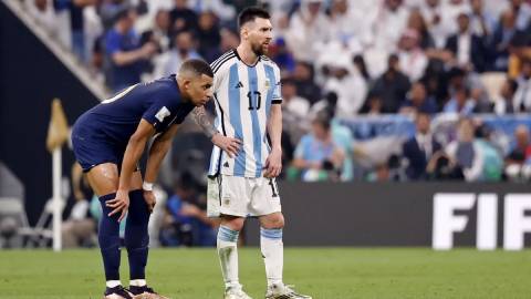 Vì sao Mbappe sáng cửa vượt Messi trong cuộc đua Chiếc giày Vàng?