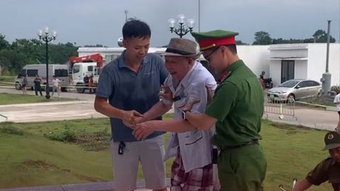 CĐV vượt hơn 400km từ Nghệ An ra Thái Nguyên cổ vũ ĐT Việt Nam